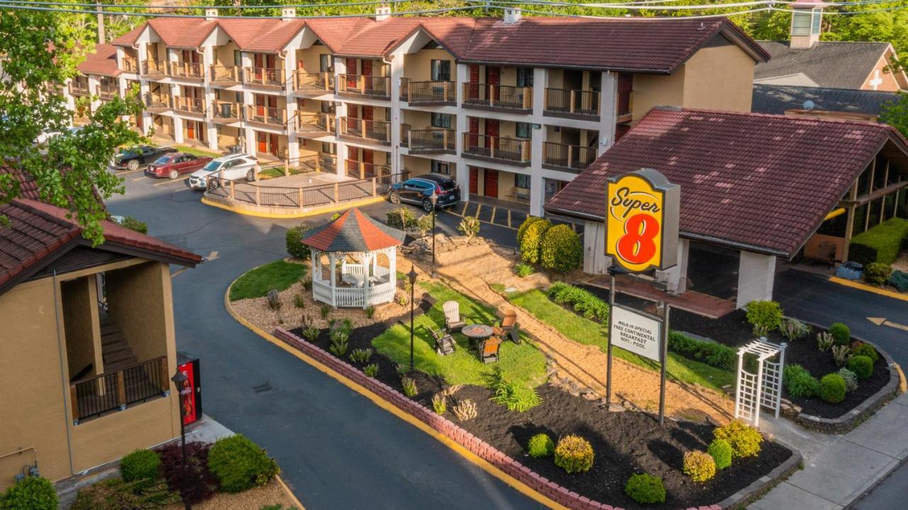 Hotel Super 8 By Wyndham Downtown Gatlinburg At Convention Center Exterior foto