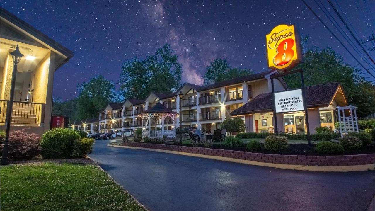 Hotel Super 8 By Wyndham Downtown Gatlinburg At Convention Center Exterior foto