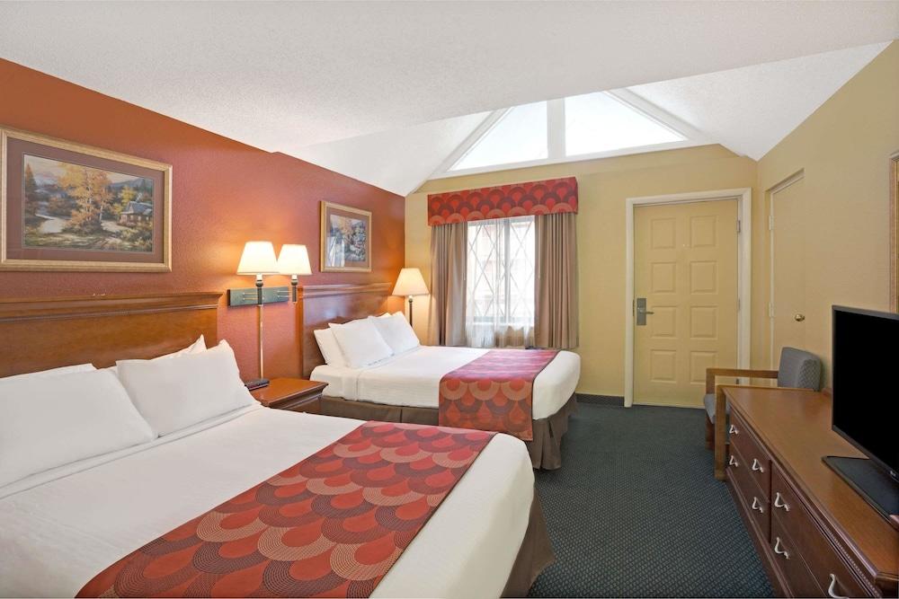 Hotel Super 8 By Wyndham Downtown Gatlinburg At Convention Center Exterior foto