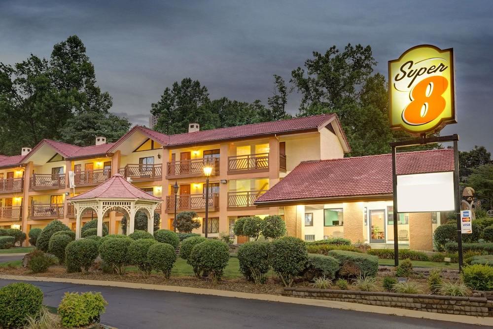 Hotel Super 8 By Wyndham Downtown Gatlinburg At Convention Center Exterior foto