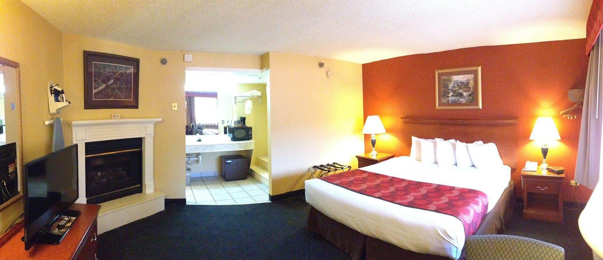 Hotel Super 8 By Wyndham Downtown Gatlinburg At Convention Center Exterior foto